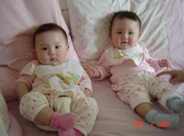 杭州曾总家双胞胎女儿，现在已经3个月了。(图1)
